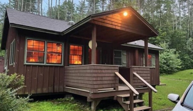 Private Cabin Getaway in the Woods Rockland
