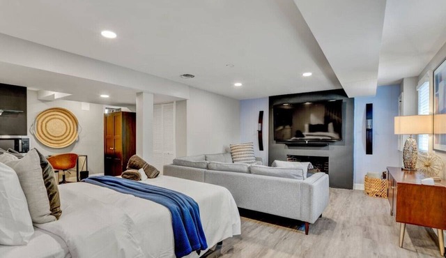 Private DC Studio | Free Parking + W/D in Washington