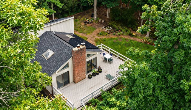 Private East Hampton Retreat with Serene Wooded Views