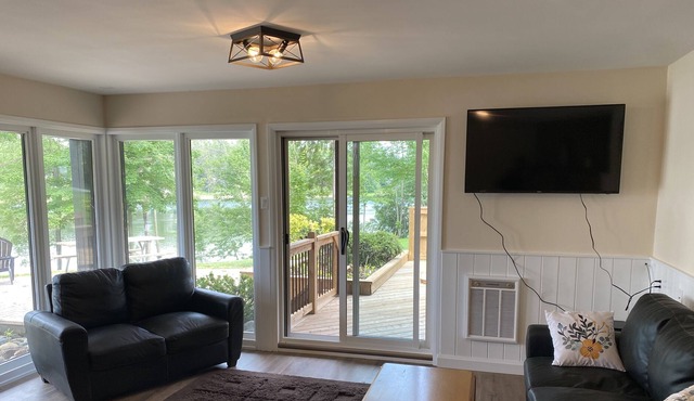 Private Lower Lakehouse/Cottage on Conestogo Lake