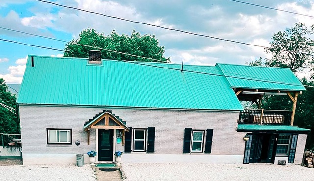 Private mountain top Chalet, a short walk to Mass Moca. .