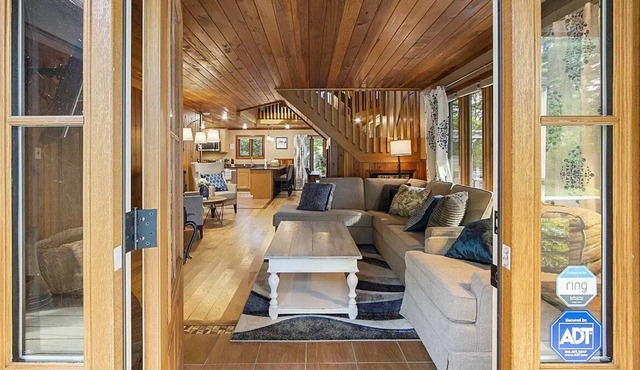 Private oasis with game room + hot tub! 5Bed/3Bath