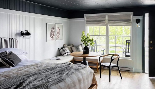 Private Room with King Bed for Coastal Getaways | Dog-Friendly | Oceanside