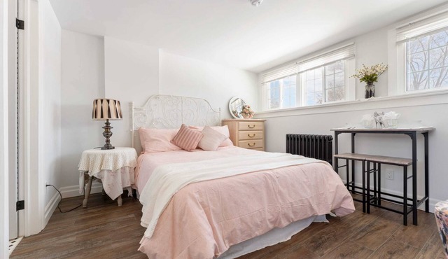 Private Studio apartment Downtown - 2nd floor U5 in Burlington