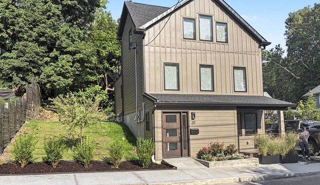 Private Terrace + Mt Beacon Views + Near Roundhouse in Beacon
