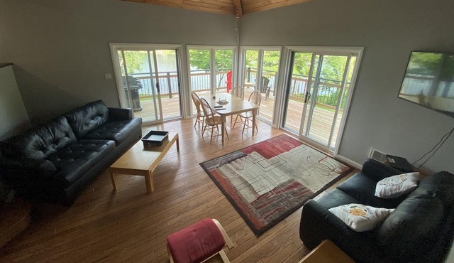 Private Upper Lakehouse/Cottage on Conestogo Lake