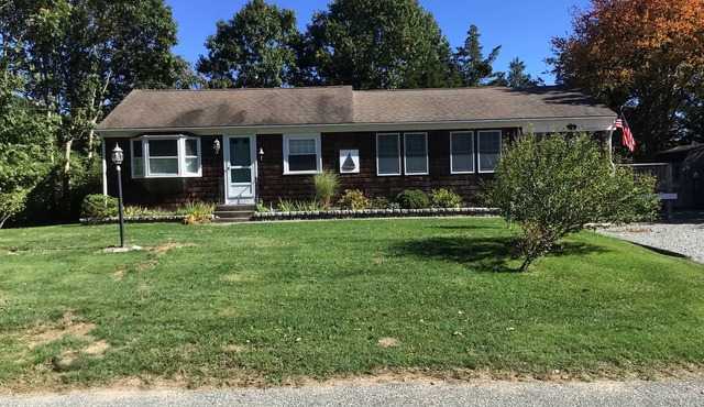 Quaint cottage close to beach! BEACH ACCESS INCLUDED!