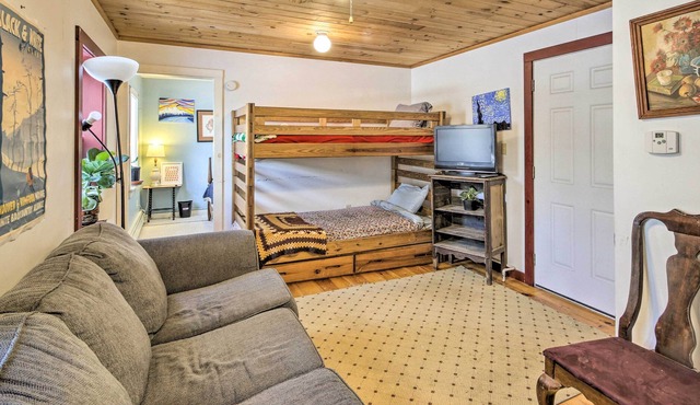 Quaint & Cozy Apartment 12 Mi to Ski Slopes
