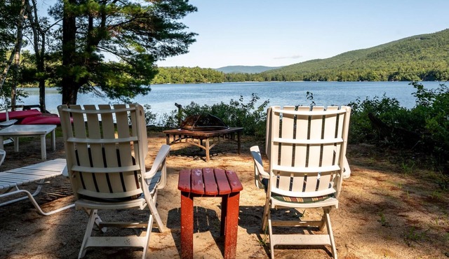 Quaint Log Cabin on Lake Kanasatka with shared beach
