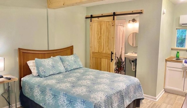 Queen Kitchenette by the Bay #16 in Panacea