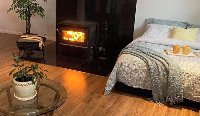 Quiet and bright studio,near wine roads,zoo,waterslides,golf,spas& breweries !