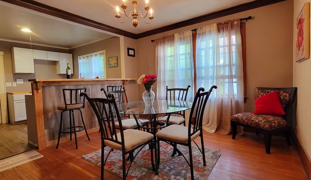 Quiet and cozy 2 bedroom upper apartment