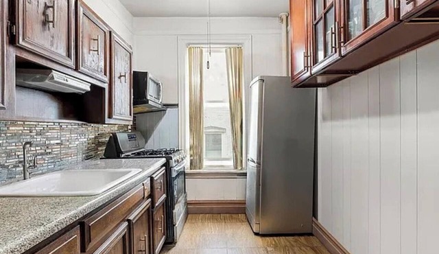 Quiet Old Brooklyn Charm Upstairs 2-bedroom/1-bath Unit in E. Flatbush Townhome