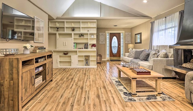 Quiet Pocono Summit Abode Near Attractions!