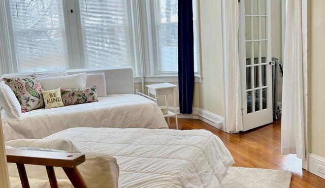 Quiet, spacious apartment in the heart of Newton Center and minutes to the T!