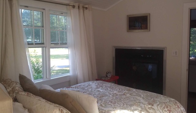 Quintessential 2-bedroom Cape cottage with salt marsh views near Seagull Beach