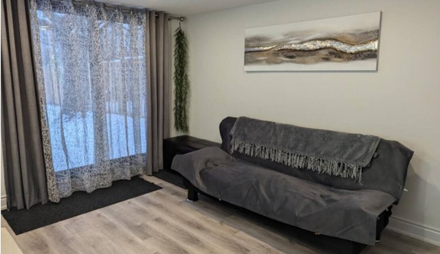 Ravine Retreat – Private 1-Bedroom Apartment, North York