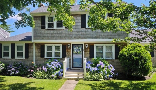 Recently updated Colonial with WiFi, private washer/dryer, firepit & large yard