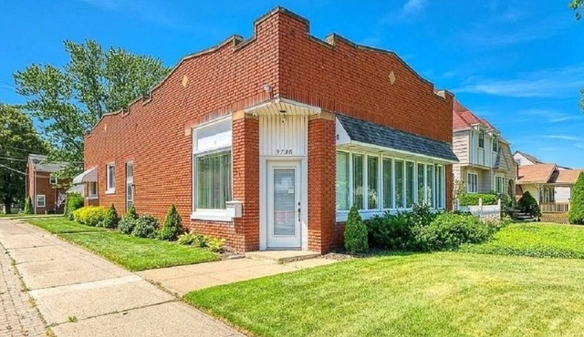 Red Brick Chalet-20 min to CCF/UH Main Campus & Downtown!