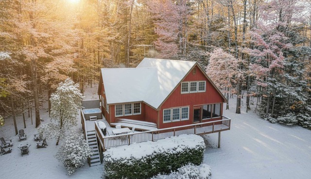 Red Hemlock Retreat | Hot Tub & Close To Mountains