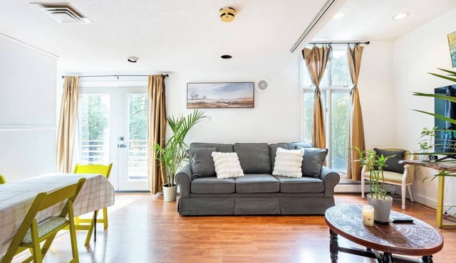 Relaxing apartment w/kitchen in weston woods