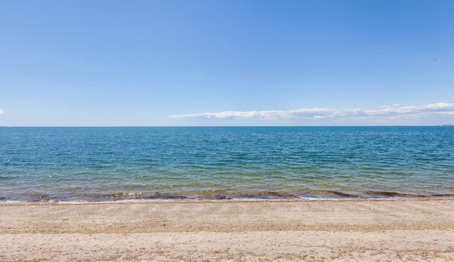 Relaxing Retreat at the Pearl VIP Sunday Cottage located at the Oceana Cottages