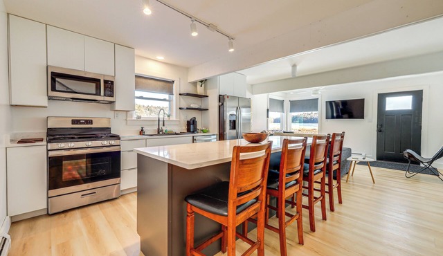 Remodeled Home w/River Views in Frankfort!