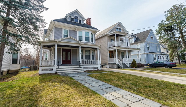 Renovated 3br/2ba, close to Alb Med & St. Petes.