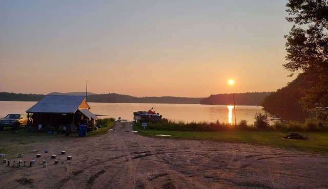 Renovated Chalet facing lac Heney in Gracefield Quebec