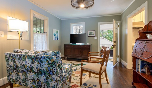 Renovated Five Points Carriage House with Private Fenced Yard! Pet Friendly! in Athens
