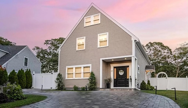 Renovated & Sophisticated Home Near Beach & Shops!