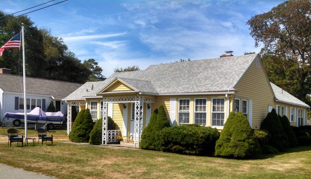 Rental Black Point Beach, Niantic, 2 bedroom, Ocean Views steps to ocean