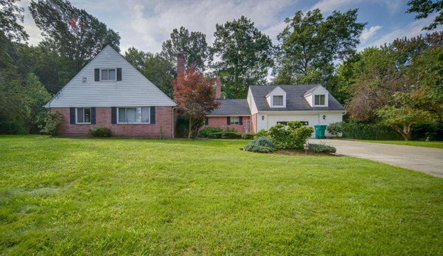 Richmond Heights Retreat w/Patio + Fire Pit!
