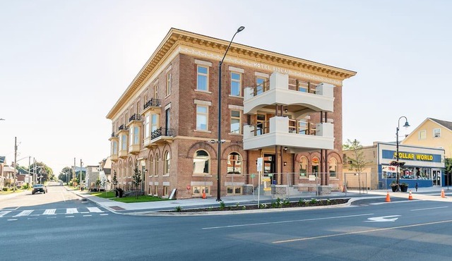 Rideau 2Br Signature Apartments. Free Parking