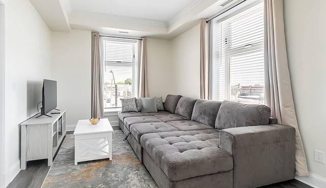 Rideau 2Br Signature Apartment Free Parking