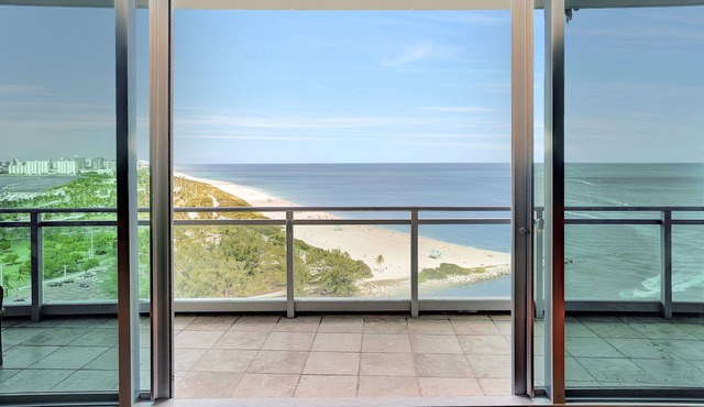 RITZY OCEANFRONT SUITE Bal Harbour in Bal Harbour
