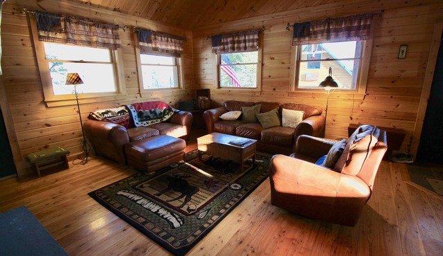 River House- Open Concept Cabin Sleeps 7-10 near Sugarloaf