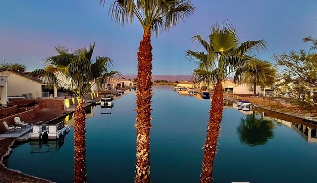 Riverfront Retreat: Unfurnished Colorado River Casita with a private Boat Ramp in Mohave Valley