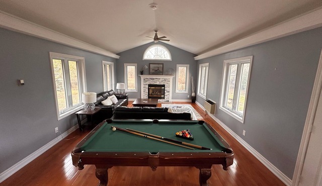 Riverside Charming Bungalow - Nature Retreat in Belleville