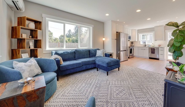Rooftop Deck + Private Patio! West Seattle Home in Seattle