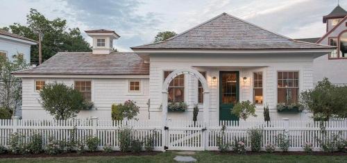 Rose Cottage - 2 Bedroom, 2.5 Bathroom in Cape Por