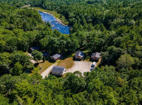 Roseway River Cottages in Shelburne