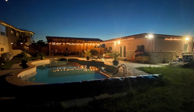 Royal BnB #1 w/private attached bath and kitchenette. @Royal DeMaria's Winery
