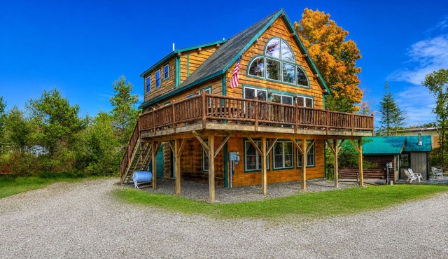 Russell Cove 18 | Pet-Friendly Log Home | Lake Access | Sleeps 10