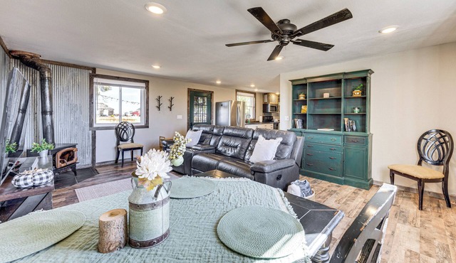 Rustic Cabin in Peyton Near Hiking Trails! in Peyton