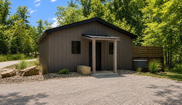 Rustic-Chic Woodside Cabin w/Hot Tub & Private Deck on 450-Acre Ohio Retreat