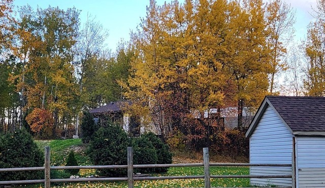 Rustic Countryside Cabin with Amazing Views in Parkland County, Alberta in Edmonton