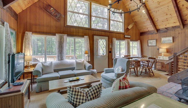 Rustic, Cozy Cabin w/ Easy Ski and Beach Access!