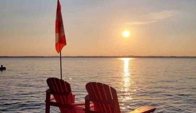 Rustic Pines Waterfront Cottage *CLEAR WATER* in Kawartha Lakes