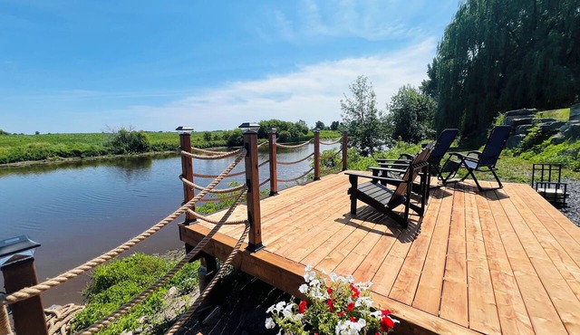 Rustic River Ranch Loft in St-Albert ~ Pet friendly ~ Hot tub ~ Countryside